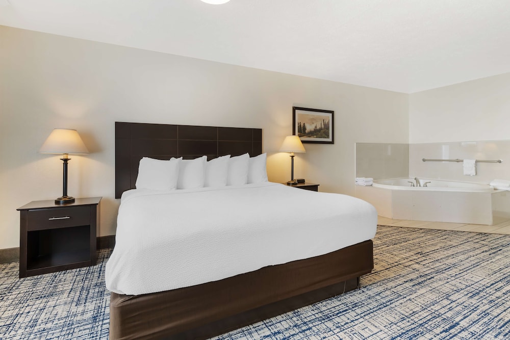 Suite, 1 King Bed, Non Smoking, Jetted Tub (with Sofabed) - Photo 2
