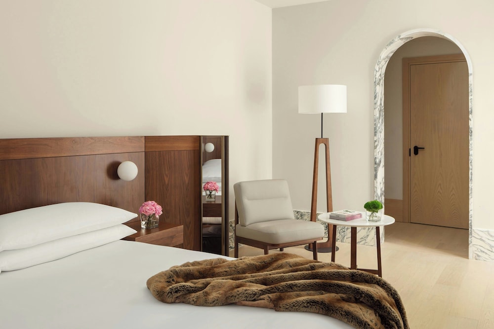 Room, 1 King Bed - Photo 2