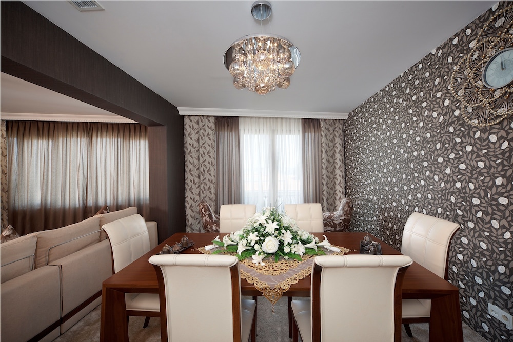 Royal Suite, 2 Bedrooms, 2 Bathrooms, City View photo 1
