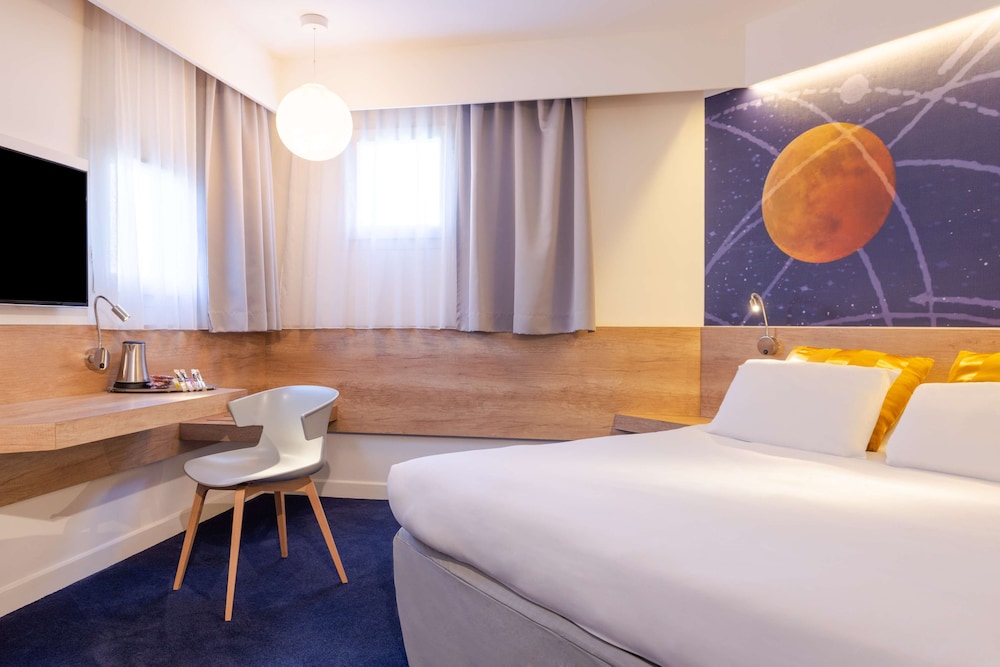 Standard Room, 1 Queen Bed - Photo 6