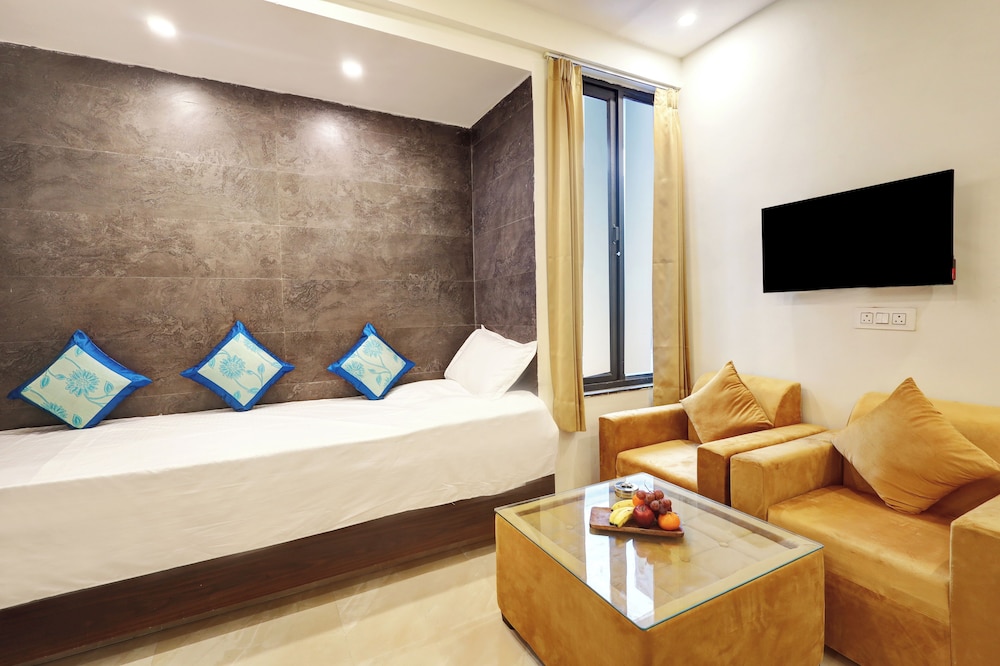 Suite - Photo 12