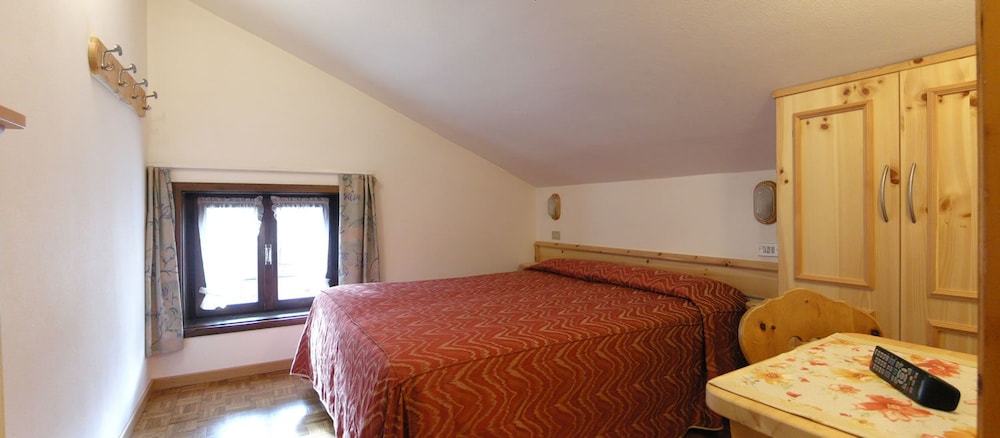 Economy Double Room (3rd floor, no lift)