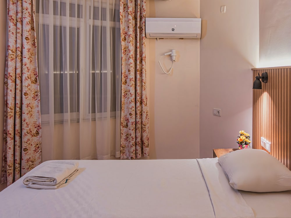 Economy Apartment, Kitchenette, City View