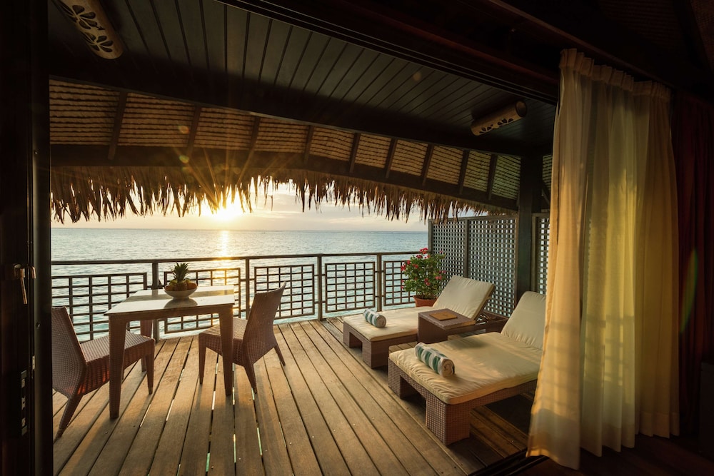 King Premium Overwater Bungalow With Panoramic View