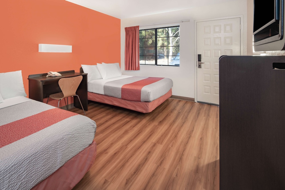 Standard Room, 2 Double Beds, Accessible, Non Smoking