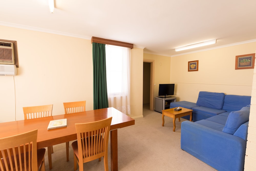 Three Bedroom Apartment photo 2