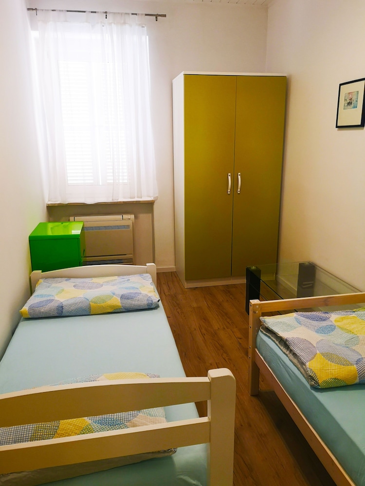 Room, 2 Twin Beds, Non Smoking, Shared Bathroom - Photo 15
