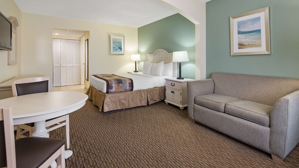 Standard Room, 1 Queen Bed, Non Smoking, Refrigerator & Microwave - Photo 3