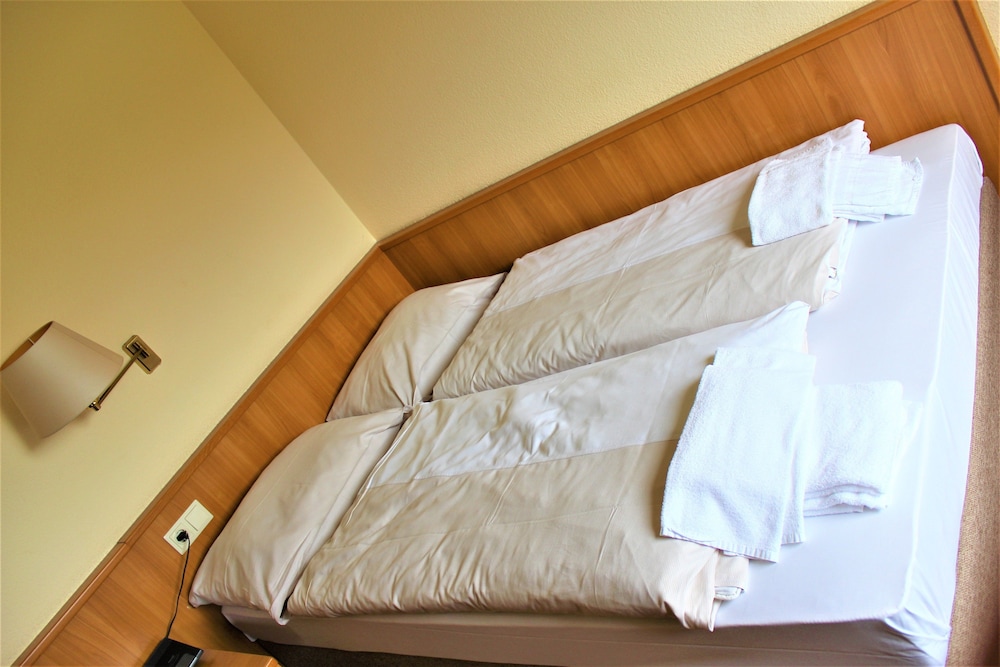 Economy Double Room, 1 Queen Bed