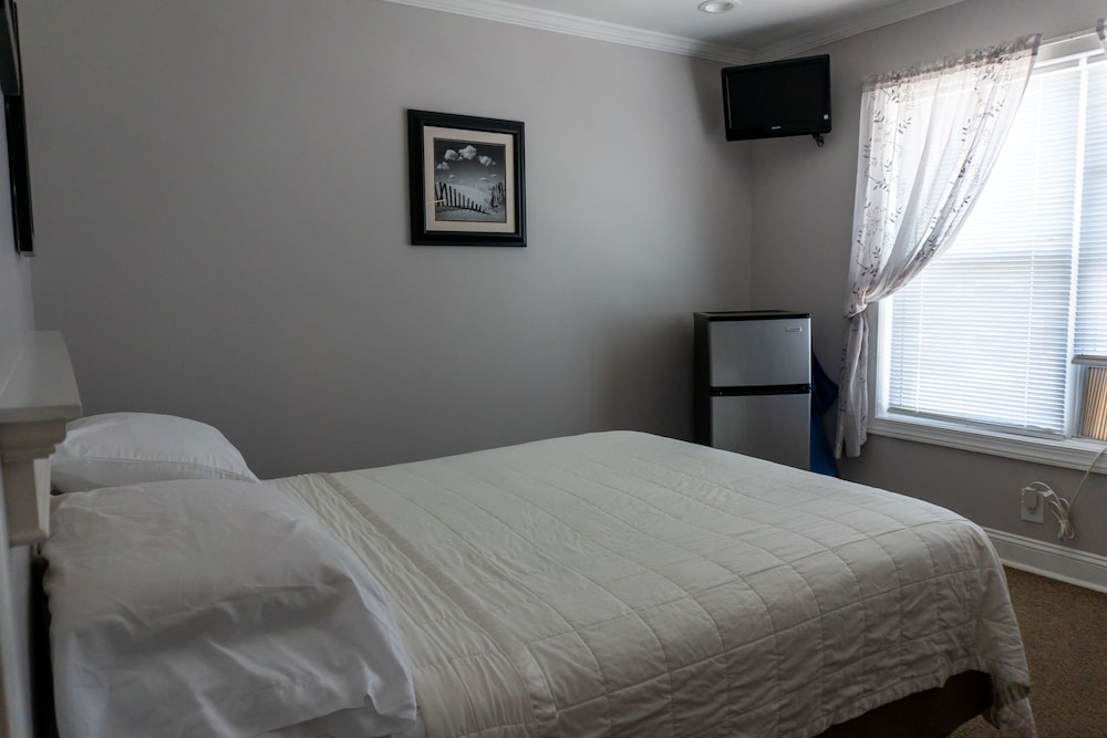 Economy Room, 1 Queen Bed photo 1