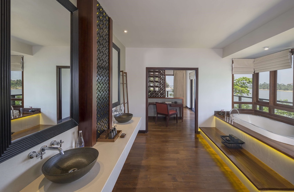 Sir Goeffrey Bawa Pool Suite