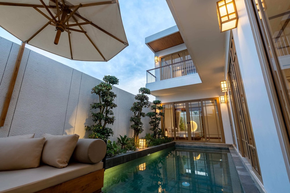 Basic Villa photo 1