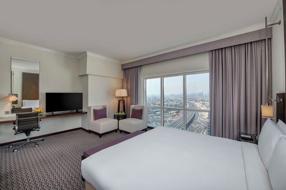 Room, 1 King Bed (Club Rotana Guest Room) photo 1