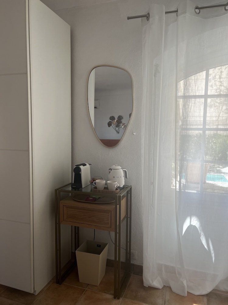 Superior Suite, Ensuite, Sea View (Ocre) photo 3