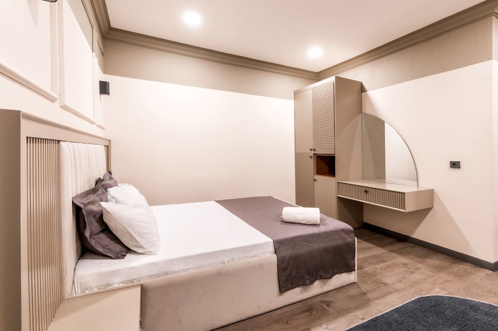 Standard Triple Room, City View photo 3