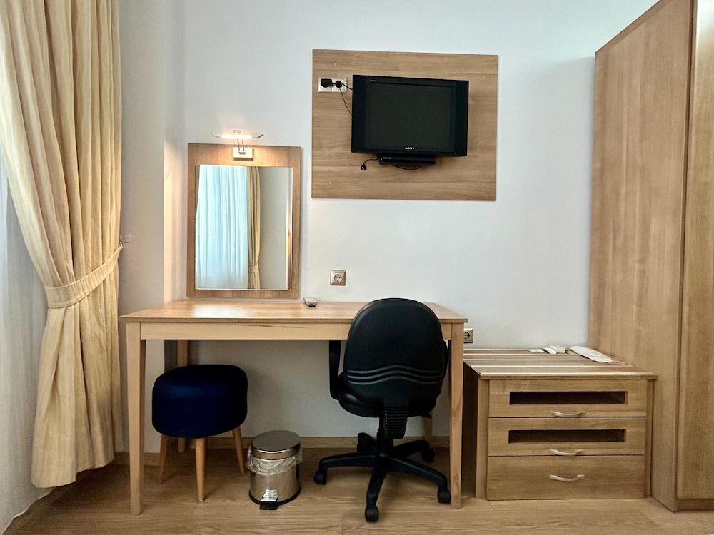 Standard Room, 2 Double Beds, Mobility Accessible