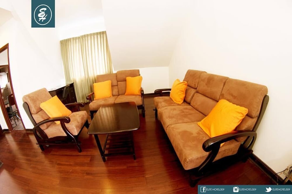 Luxury Suite, 1 Bedroom, Smoking, Mountain View