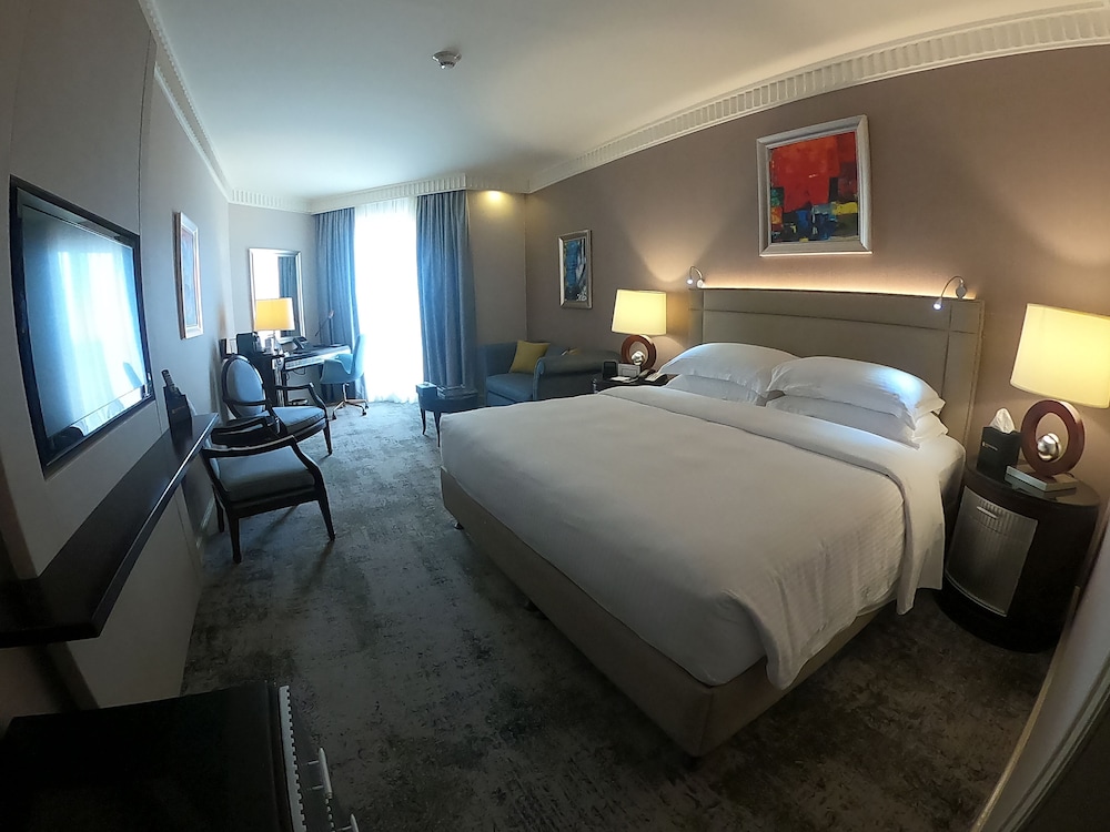 Junior Suite, 1 King Bed, Smoking, Sea View - Photo 3