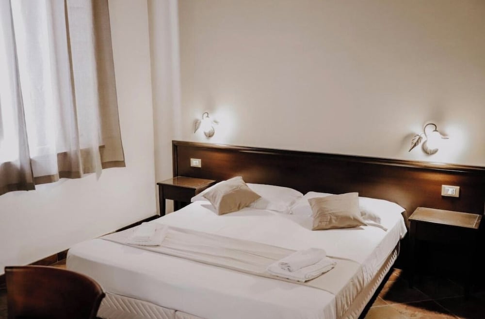 Standard Room, Partial Sea View