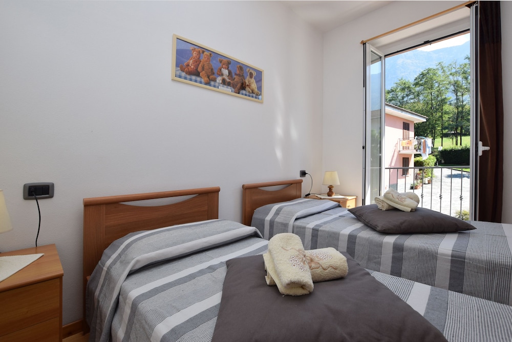 Family House, Multiple Bedrooms, 2 Bathrooms, Mountainside (Viola)