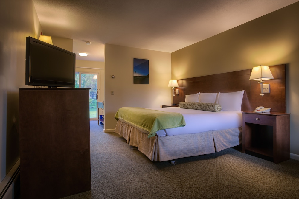 Signature room, 1 king bed, balcony