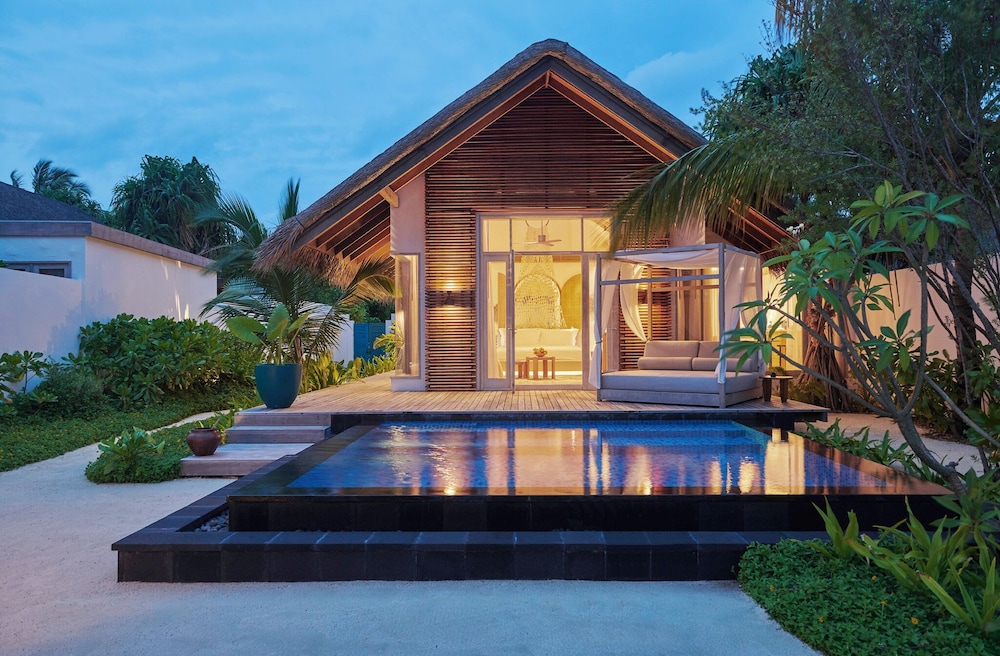 Sunset Deluxe Beach Villa with Private Pool photo 3