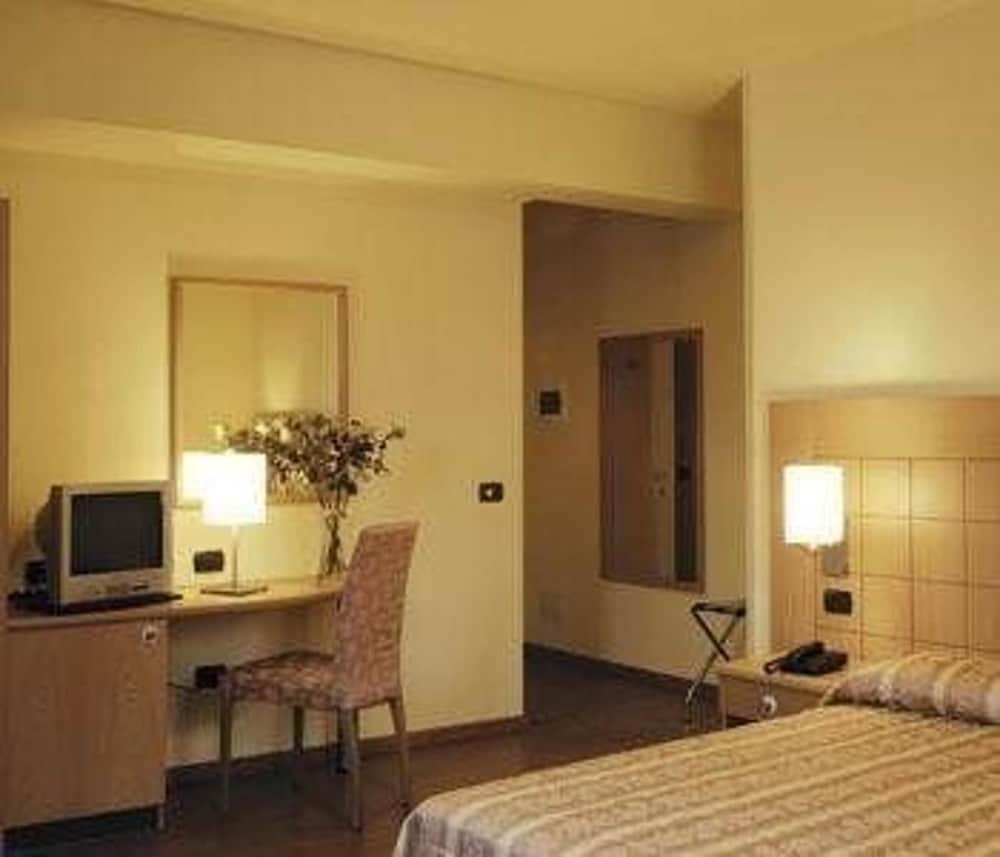Double or Twin Room, Lake View - Photo 2