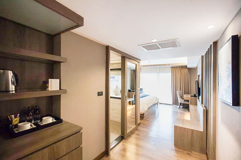 Deluxe Room, 1 Double Bed photo 2