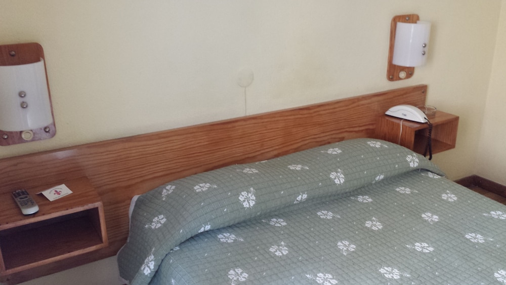 Basic Double Room, Shared Bathroom photo 2