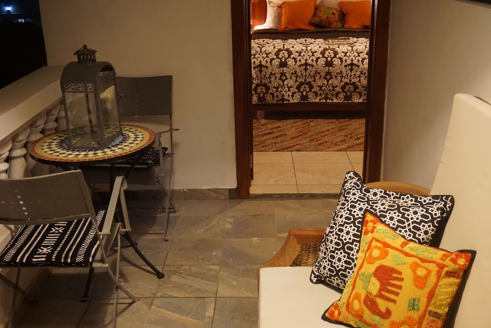 Signature Suite, 1 King Bed, Terrace, Executive Level photo 3