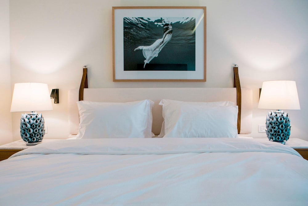 Room, 1 King Bed, Non Smoking, Sea View photo 2