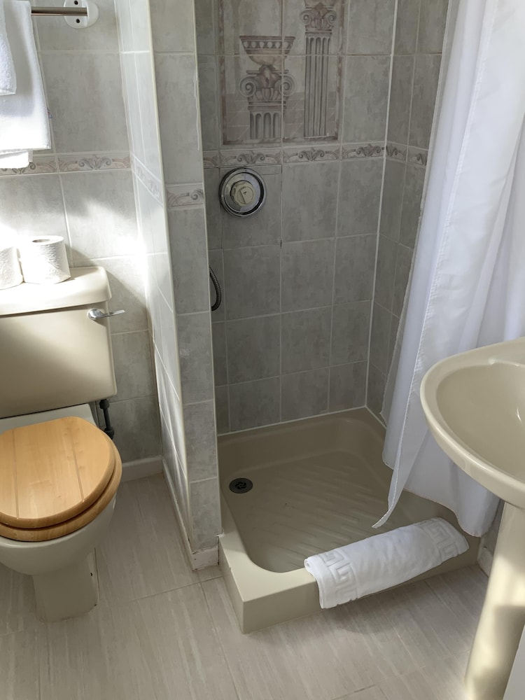 Single Room, Ensuite (Partial Coastal View) photo 3