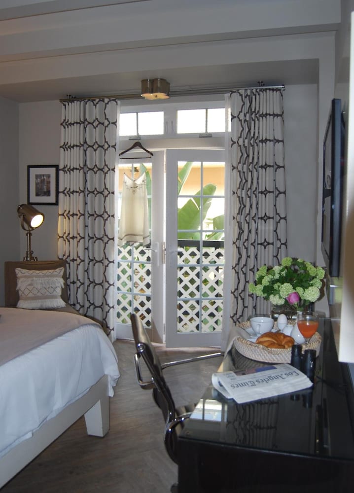 Room, 1 Queen Bed (Luminary)