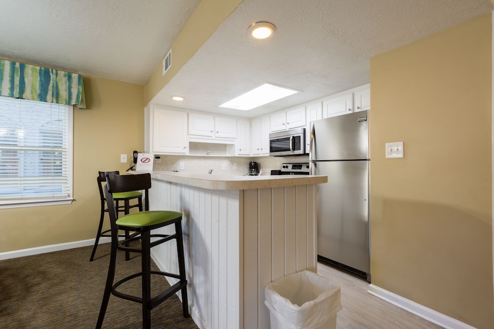 Condo, 3 Bedrooms - Photo 15