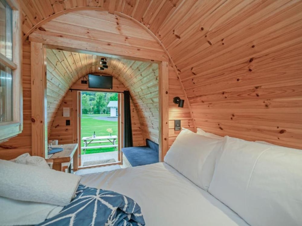 Standard Glamping Pod photo 2