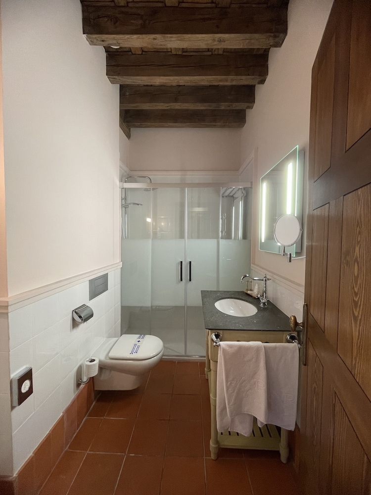 Standard Room - Photo 8