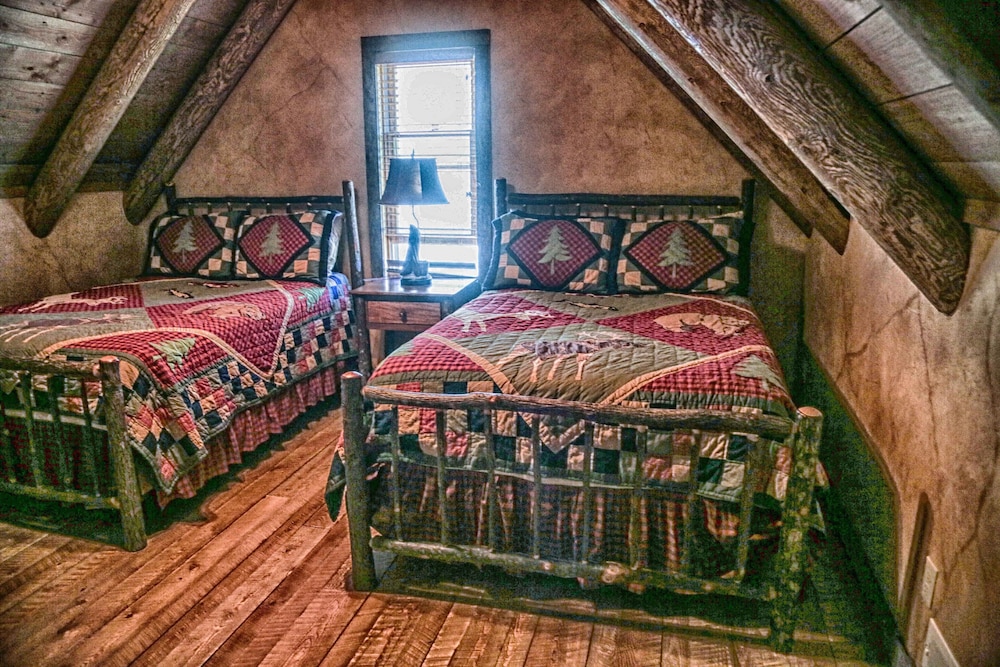Cabin (The Bear's Den) photo 3
