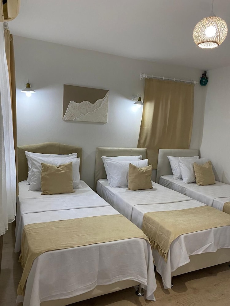 Basic Triple Room photo 1