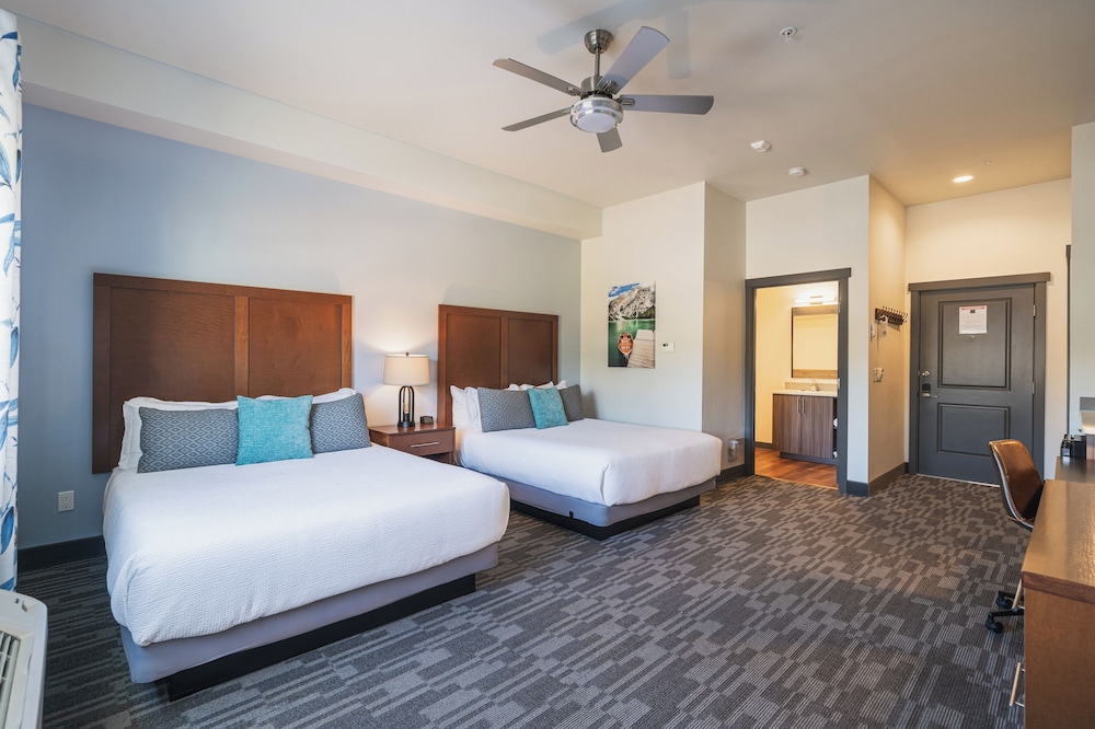 Deluxe Room, 2 Queen Beds photo 2