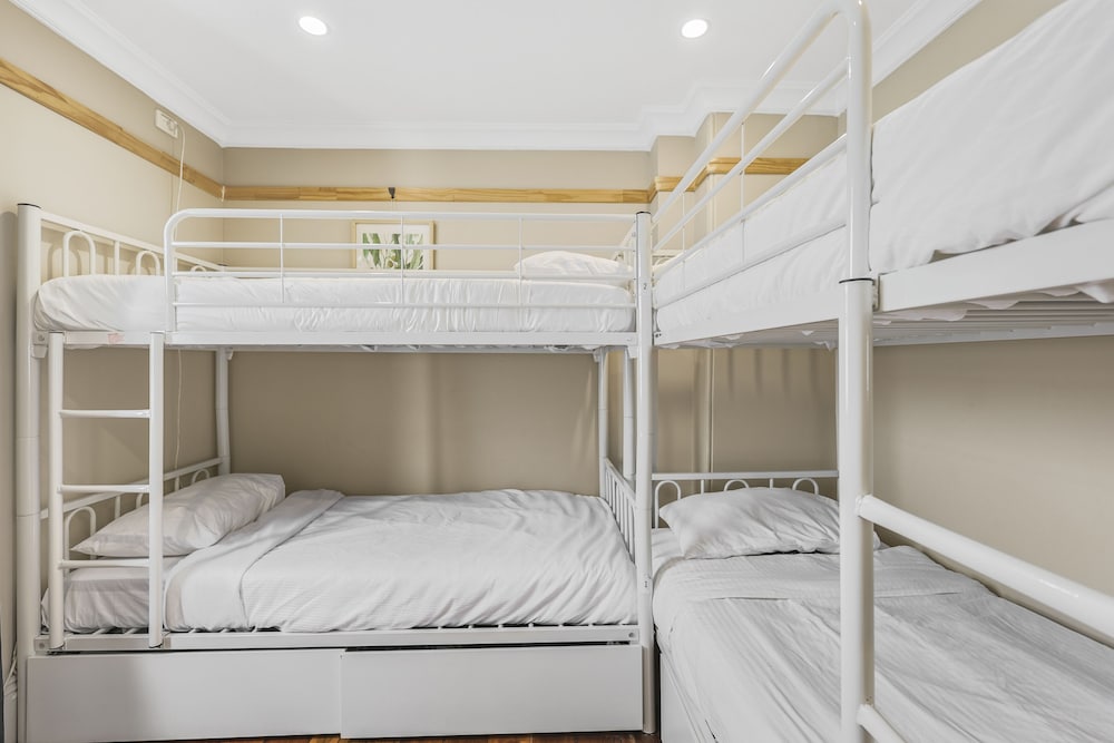 Mixed 4 Beds with Private Bathroom photo 2