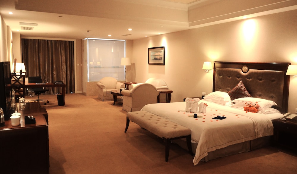 Deluxe Room, 1 King Bed photo 1