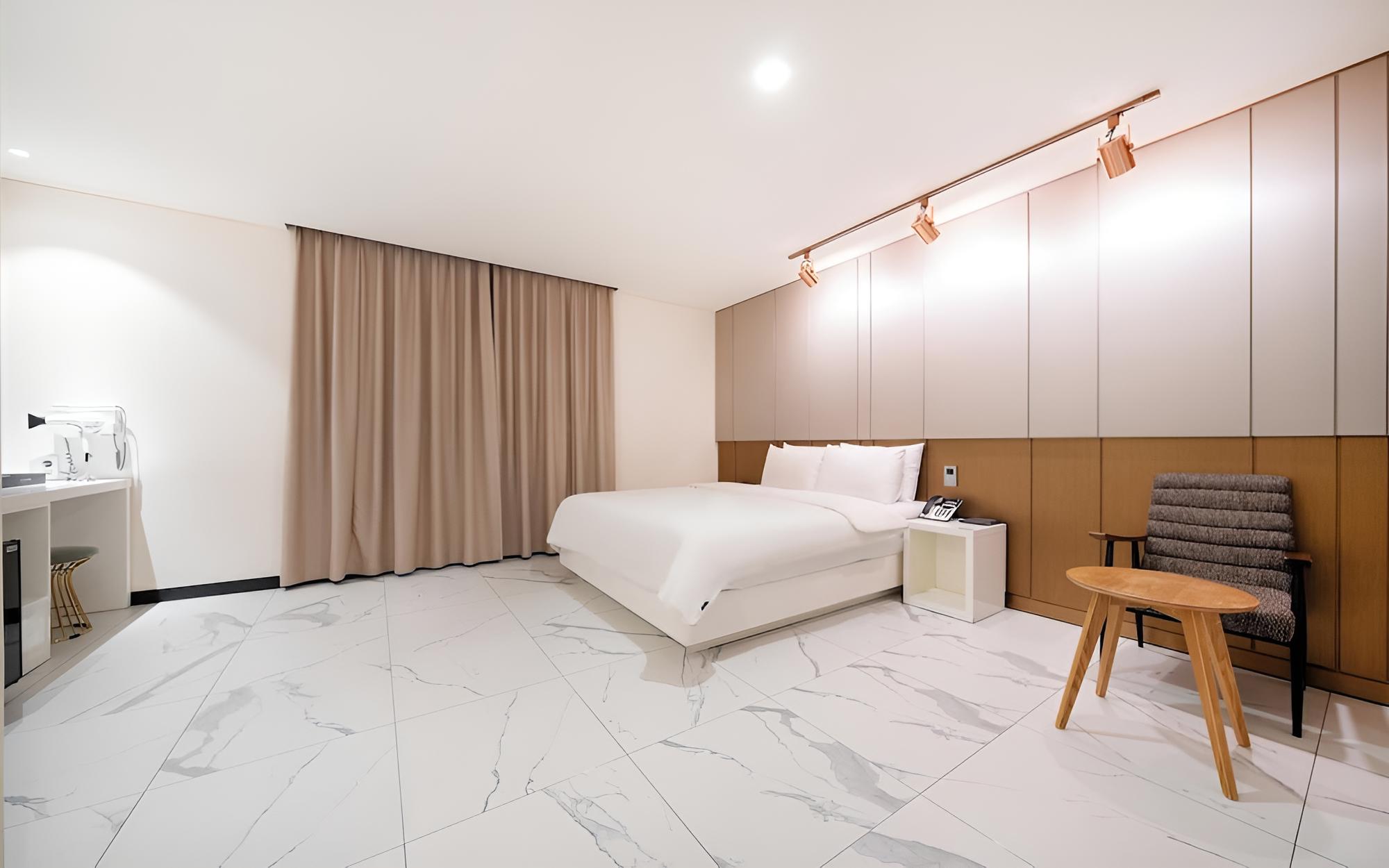 Room (Standard (1 Room Per 1 Parking Drive-) - Photo 4