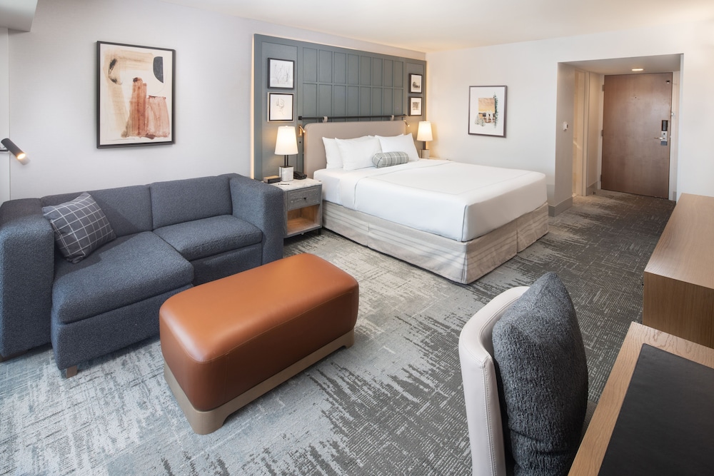 Superior Room, 1 King Bed, Golf View, Lakeside
