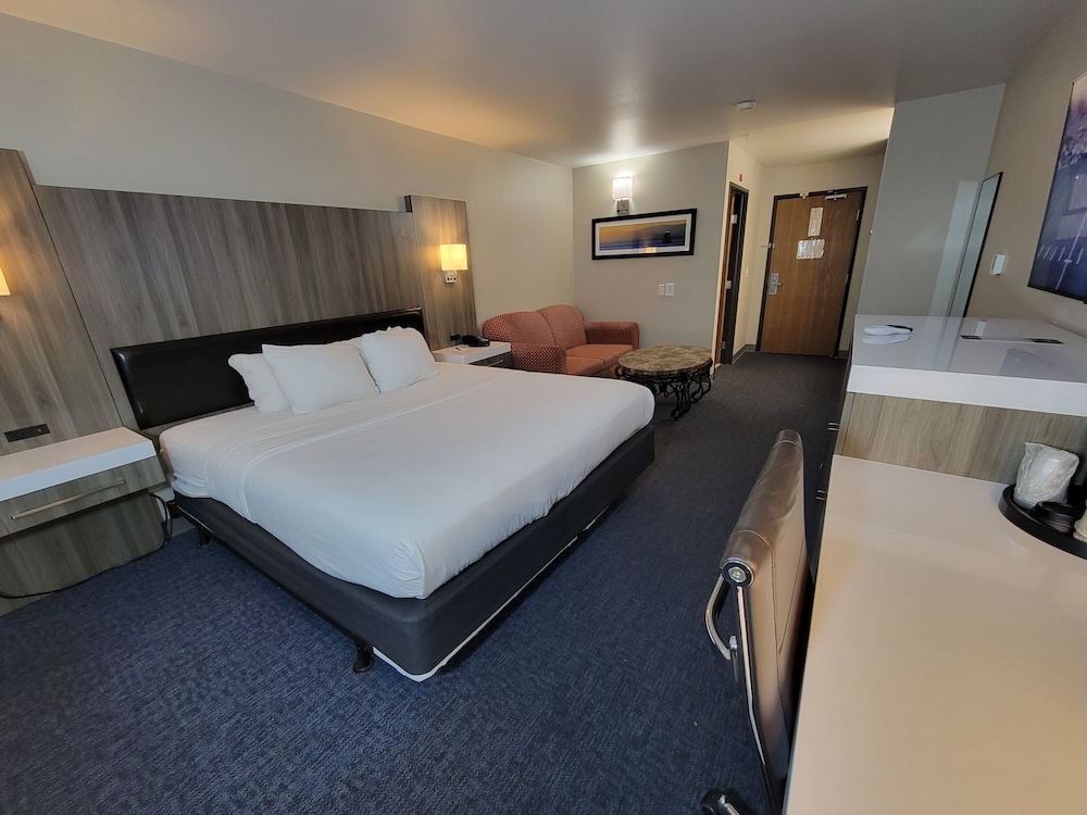 Suite, 1 King Bed, Non Smoking (Upgrade) - Photo 1