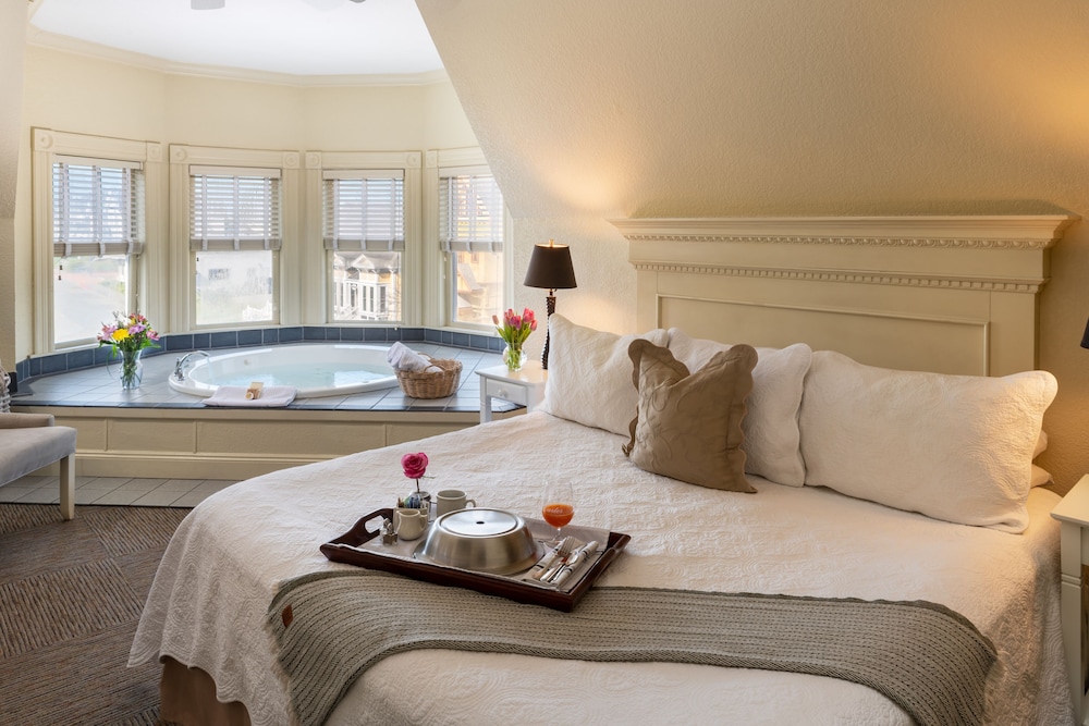 Grand King Suite 32 - Photo 3