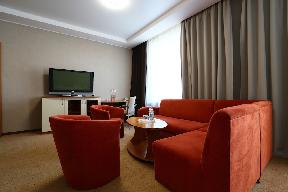 Standard Suite, 1 Queen Bed, Balcony