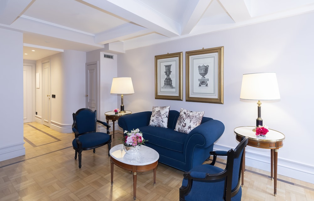 Suite, 1 King Bed, Sea View photo 2