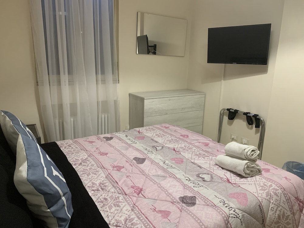 Honeymoon Double Room, Ensuite, City View photo 1