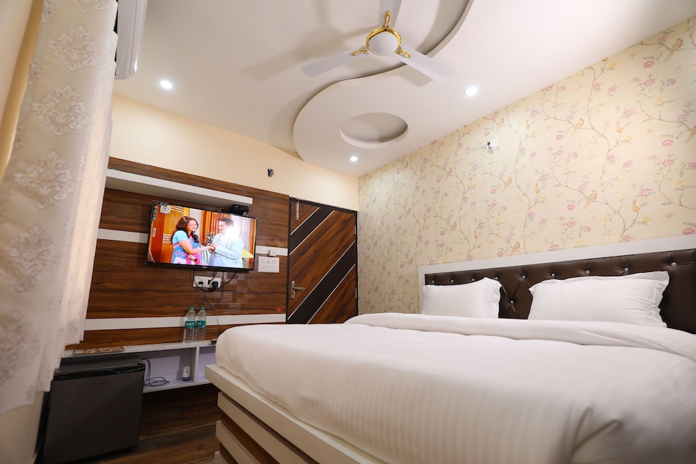 Deluxe Room - Photo 10