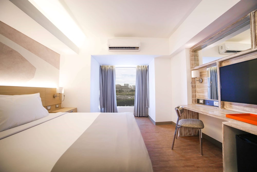 Suite, 1 King Bed, Non Smoking (Penthouse Suite B) photo 1
